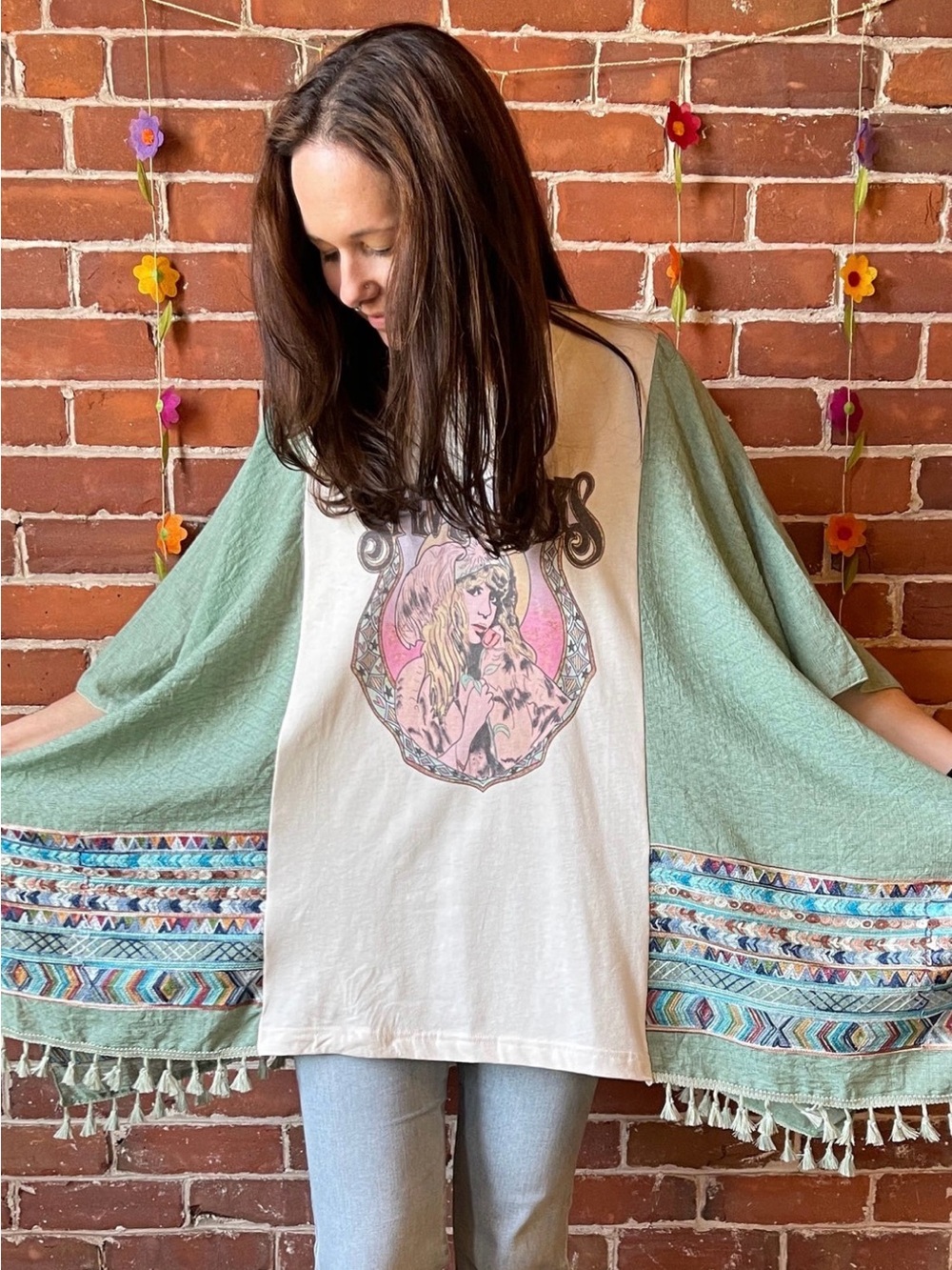 Unbranded Cream Graphic Raglan Tee with Sage Sleeves - Picture 2 of 5